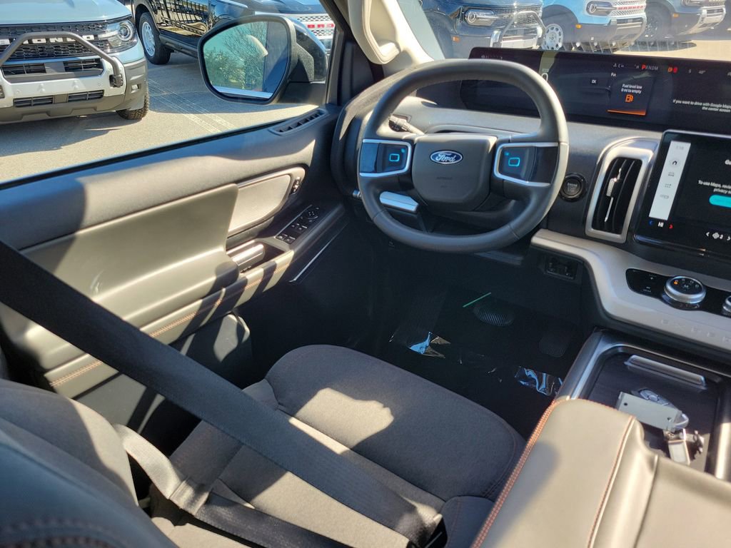 Used 2025 Ford Expedition Max Active RWD image 13