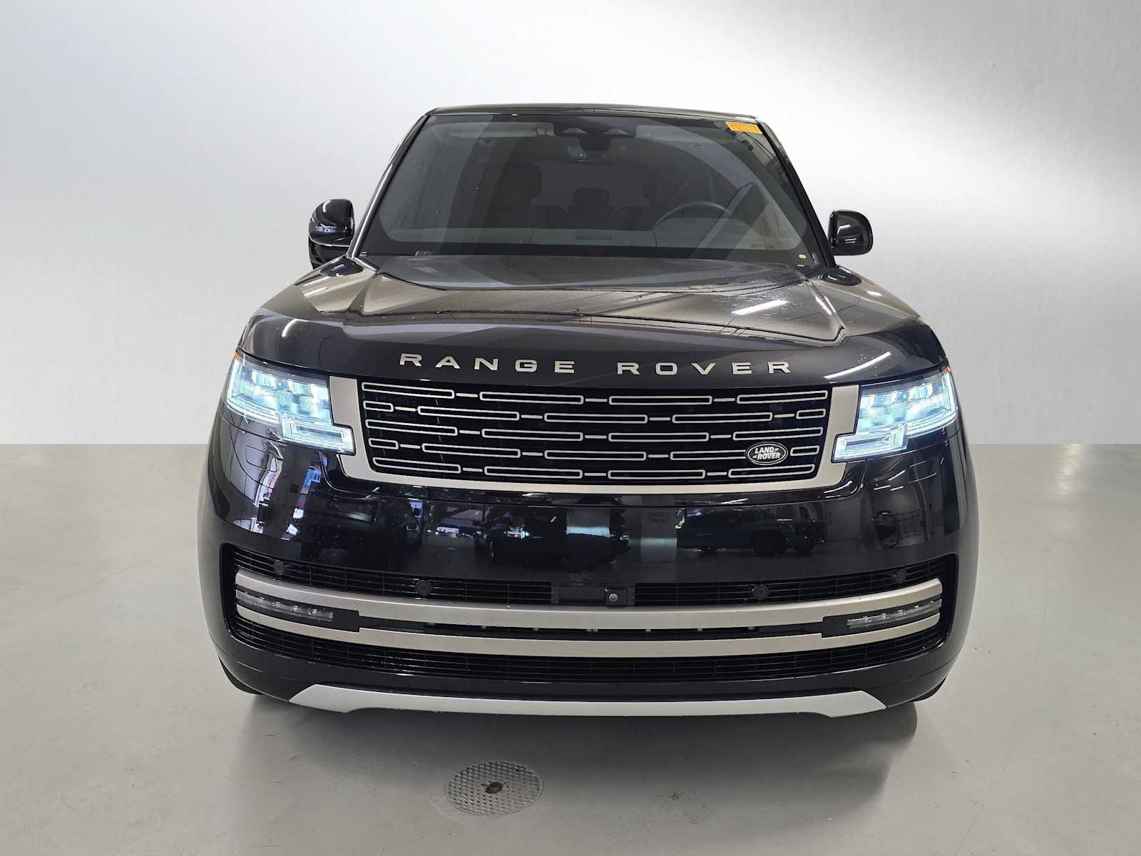 Used 2025 Land Rover Range Rover SE AWD/4WD image 8