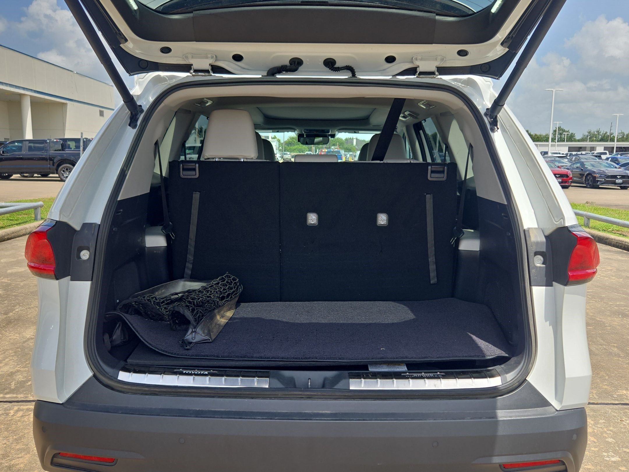 Used 2025 Toyota Grand Highlander FWD image 30