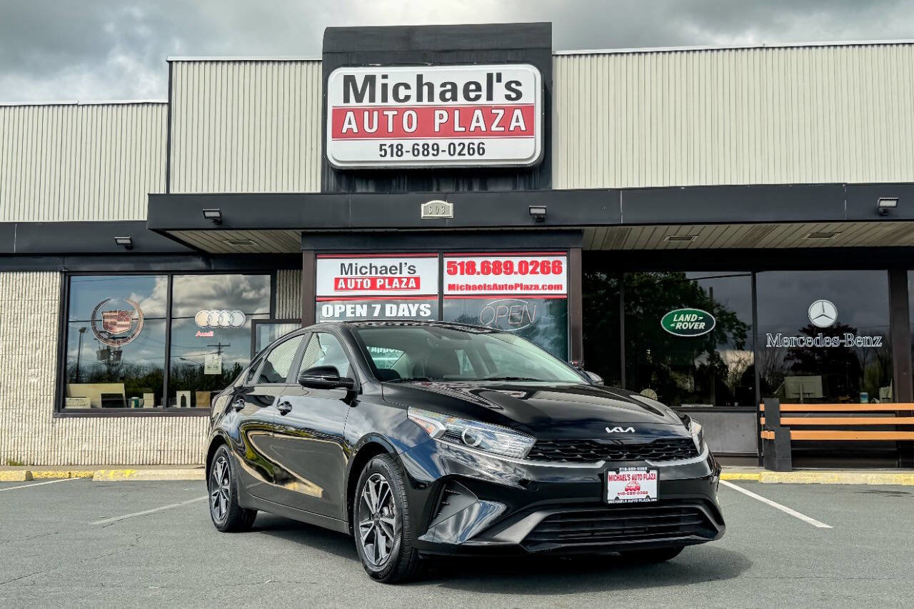 Used 2022 Kia Forte LXS w/ LXS Technology Package FWD image 2