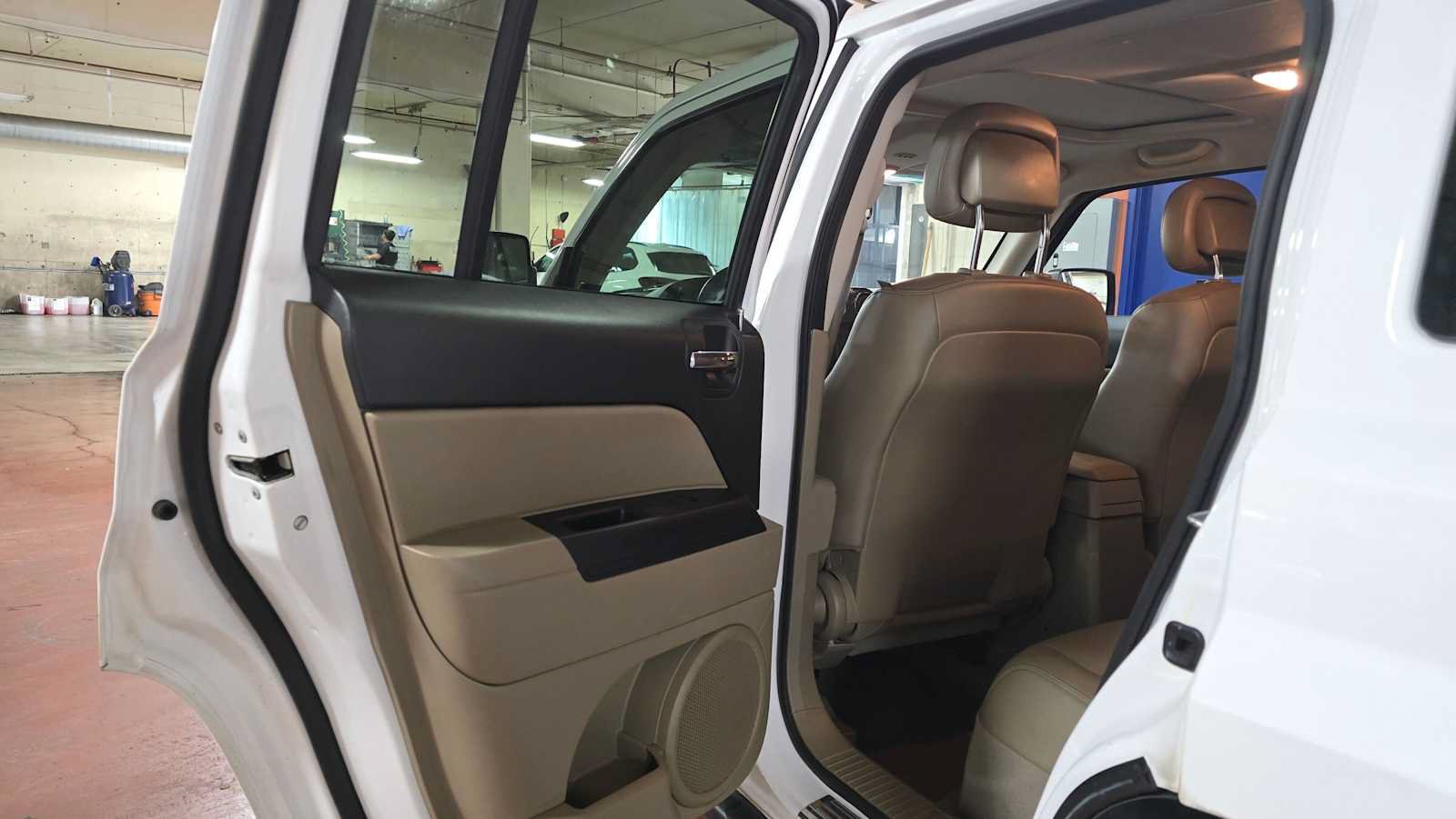 Used 2015 Jeep Patriot High Altitude AWD/4WD image 15