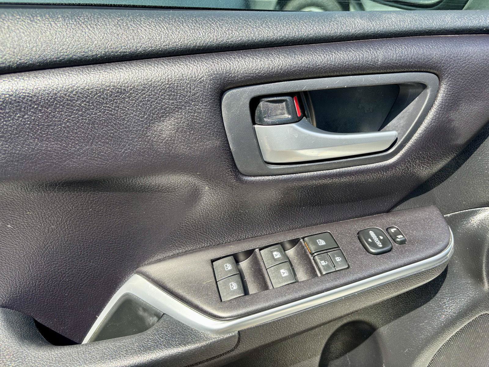 Used 2017 Toyota Camry SE FWD image 18