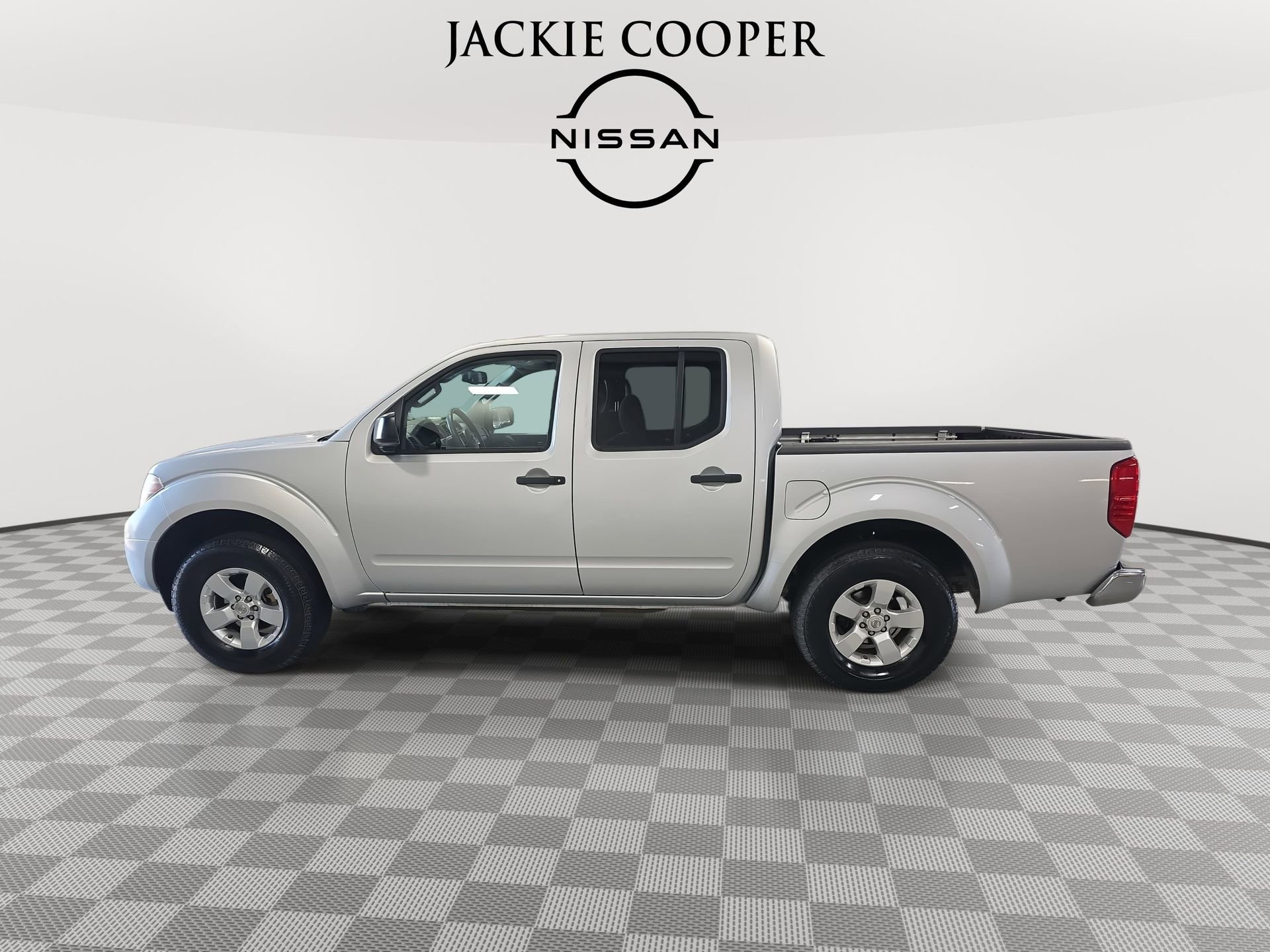 Used 2012 Nissan Frontier SV w/ SV Premium Utility Pkg image 8