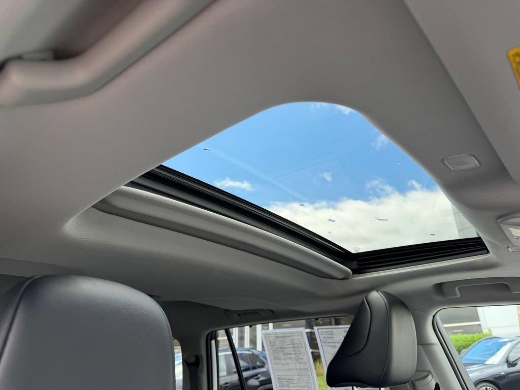 Used 2023 Toyota Highlander XLE FWD image 16