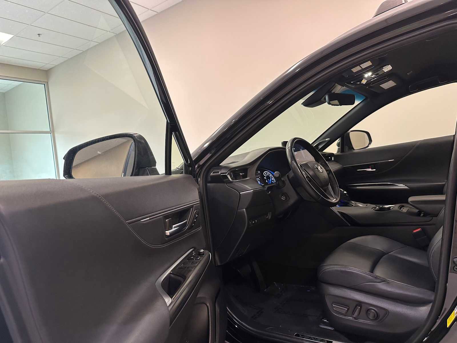 Certified 2024 Toyota Venza XLE AWD/4WD image 22