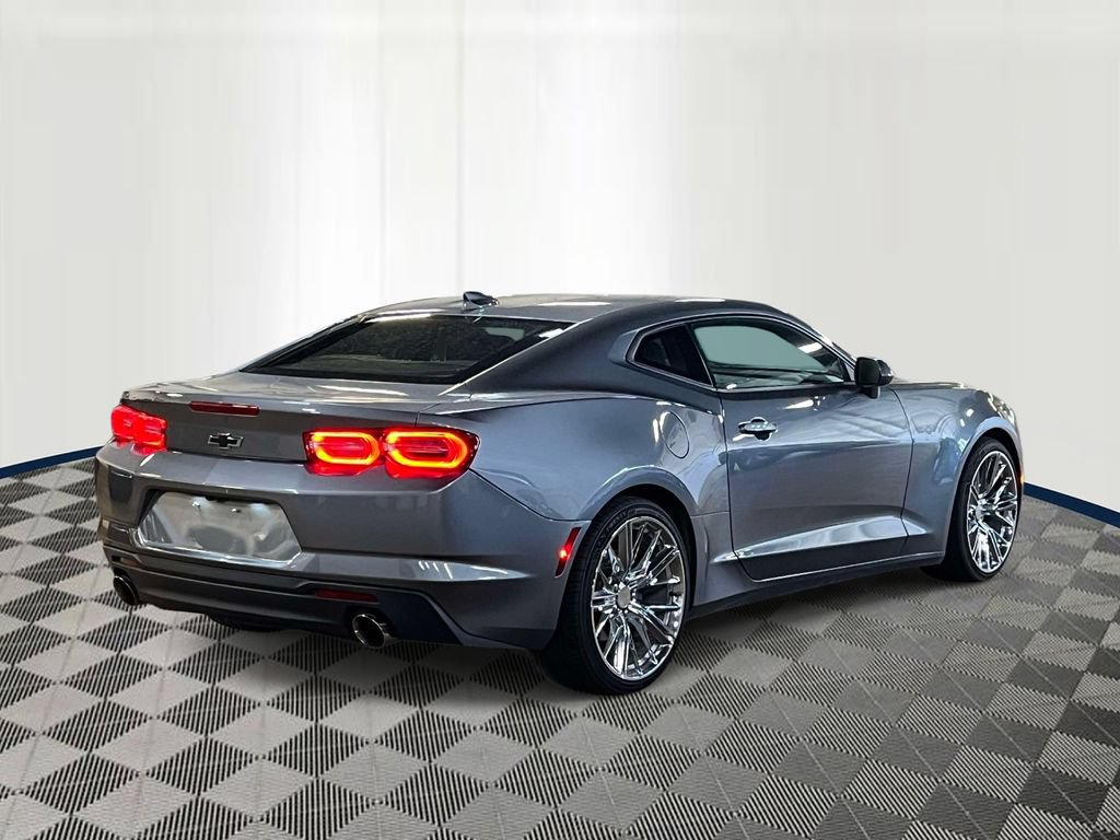 Used 2022 Chevrolet Camaro LT RWD image 5