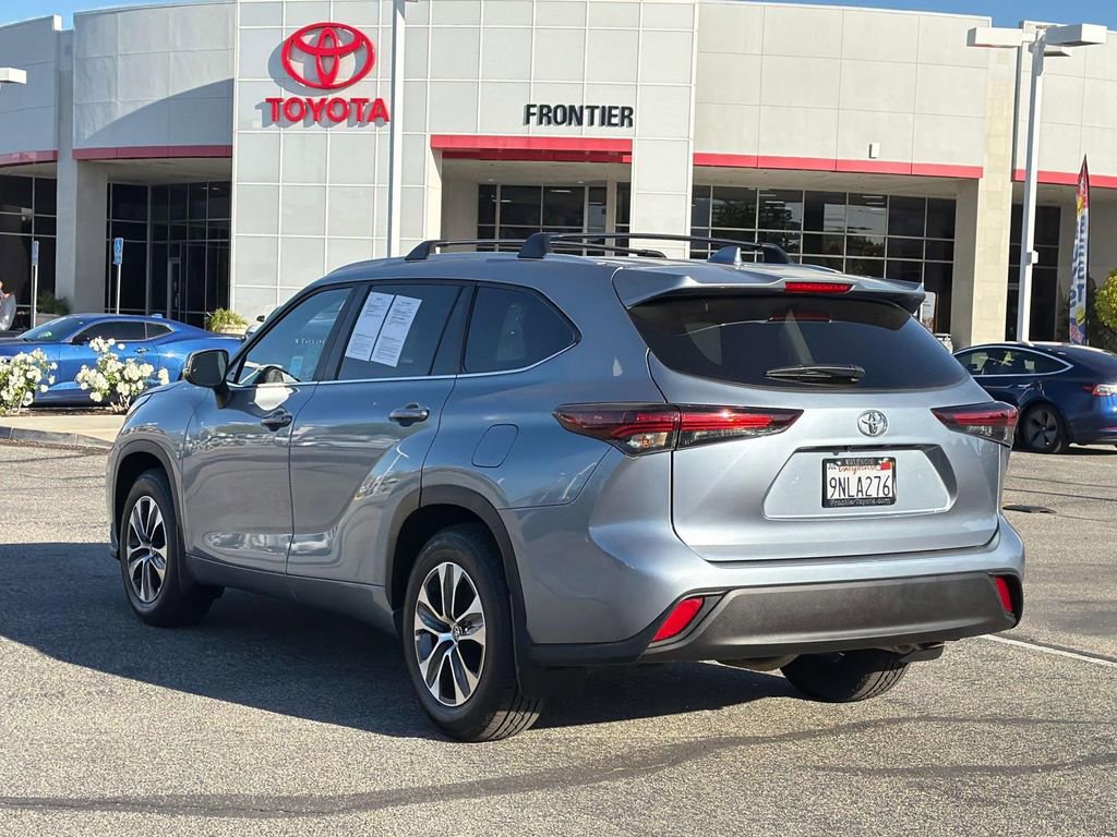 Used 2024 Toyota Highlander XLE FWD image 5