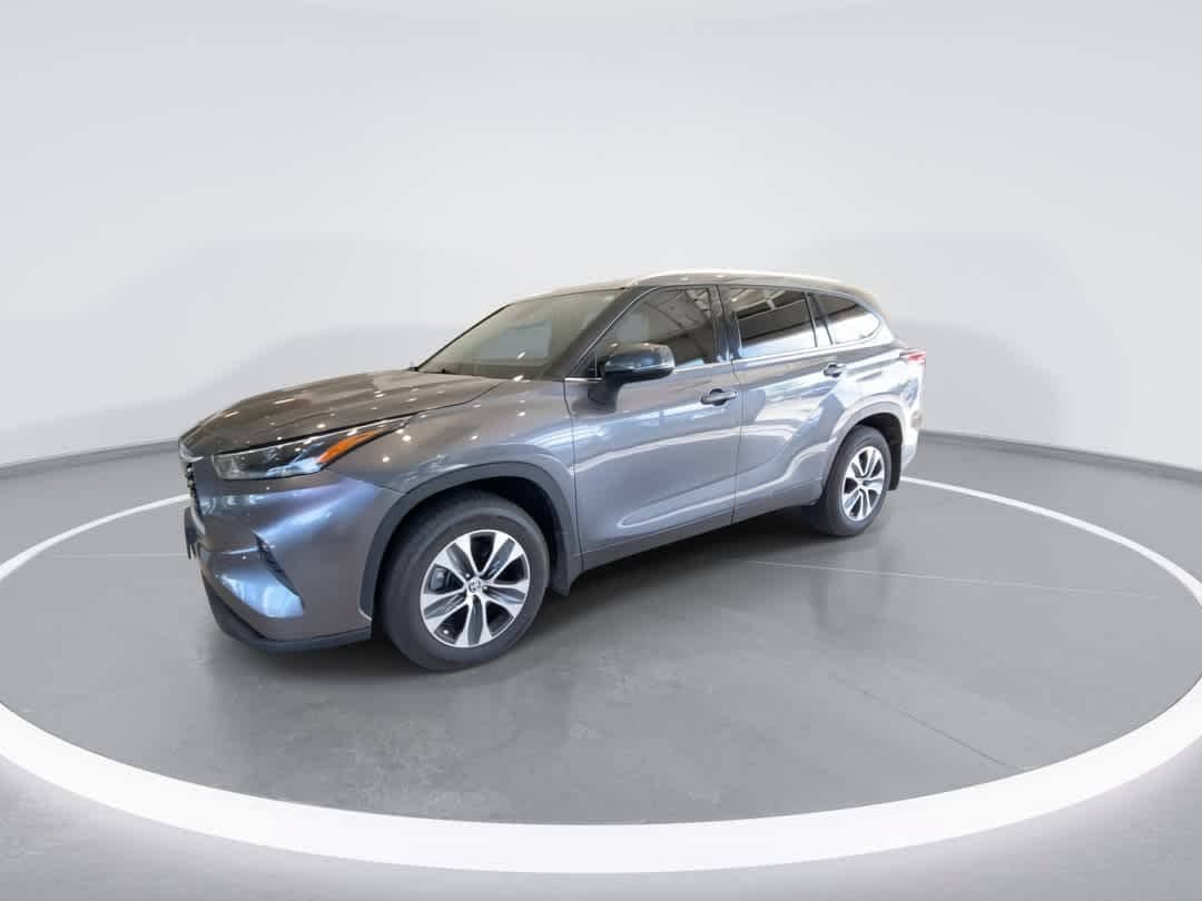 Certified 2021 Toyota Highlander XLE AWD/4WD image 4