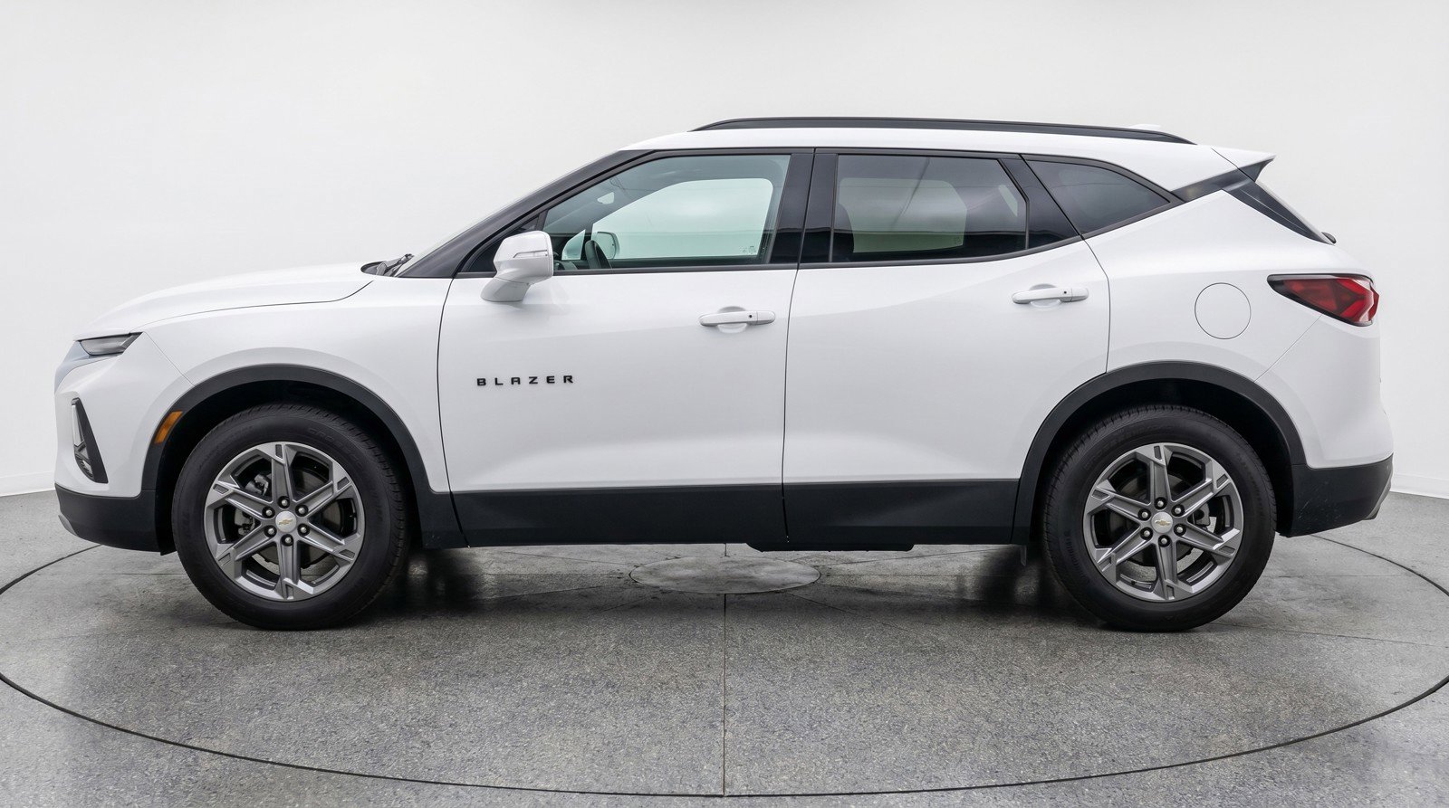 Used 2025 Chevrolet Blazer LT FWD image 5