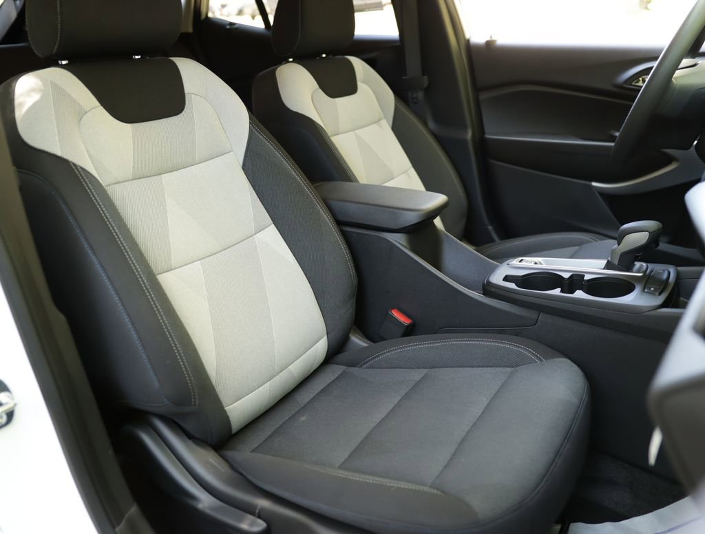 Used 2026 Chevrolet Trax LS w/ LS Convenience Package FWD image 25