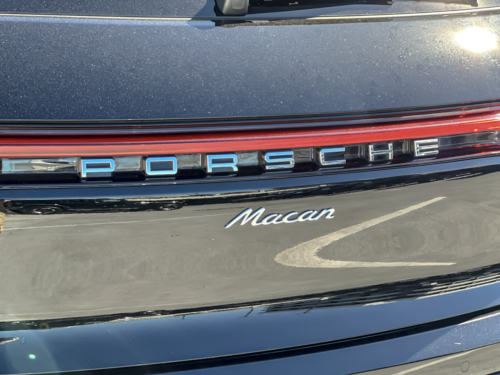 Certified 2023 Porsche Macan AWD/4WD image 31