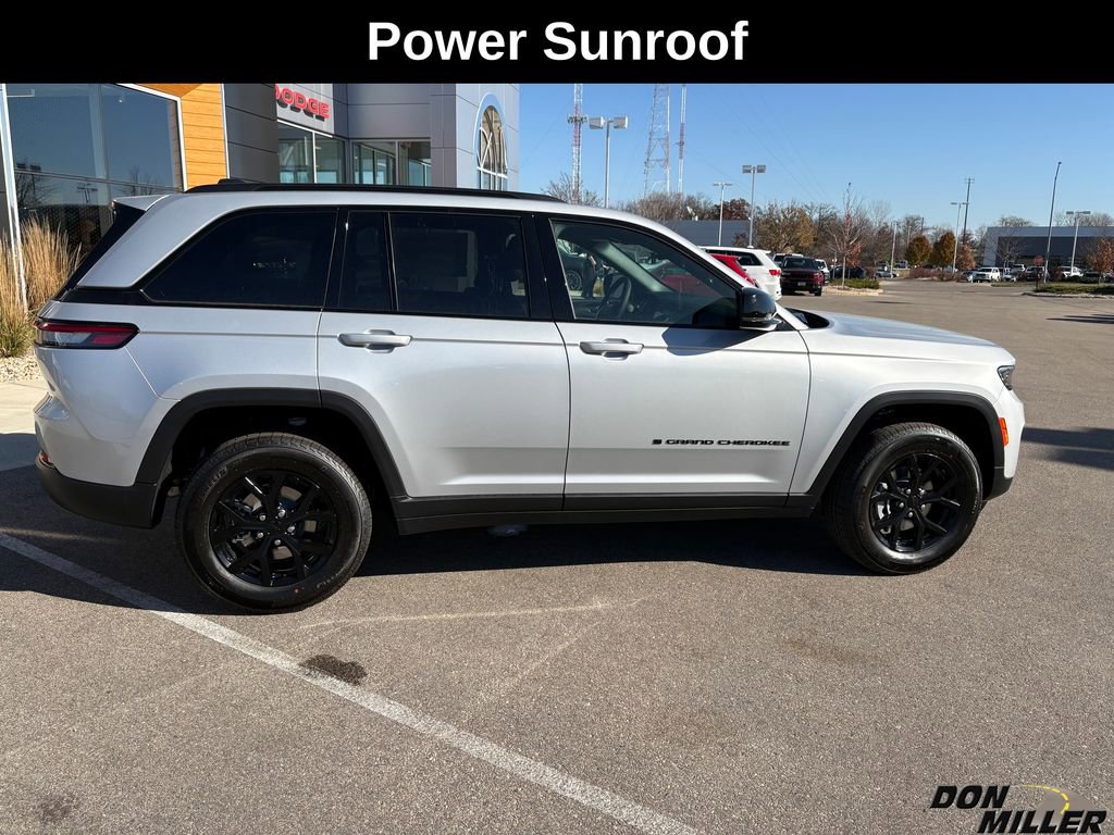 New 2025 Jeep Grand Cherokee Altitude image 8