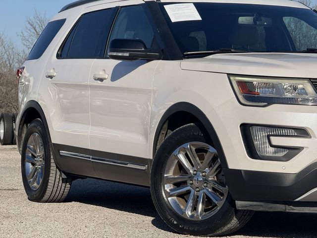 Used 2017 Ford Explorer XLT w/ Equipment Group 202A image 3