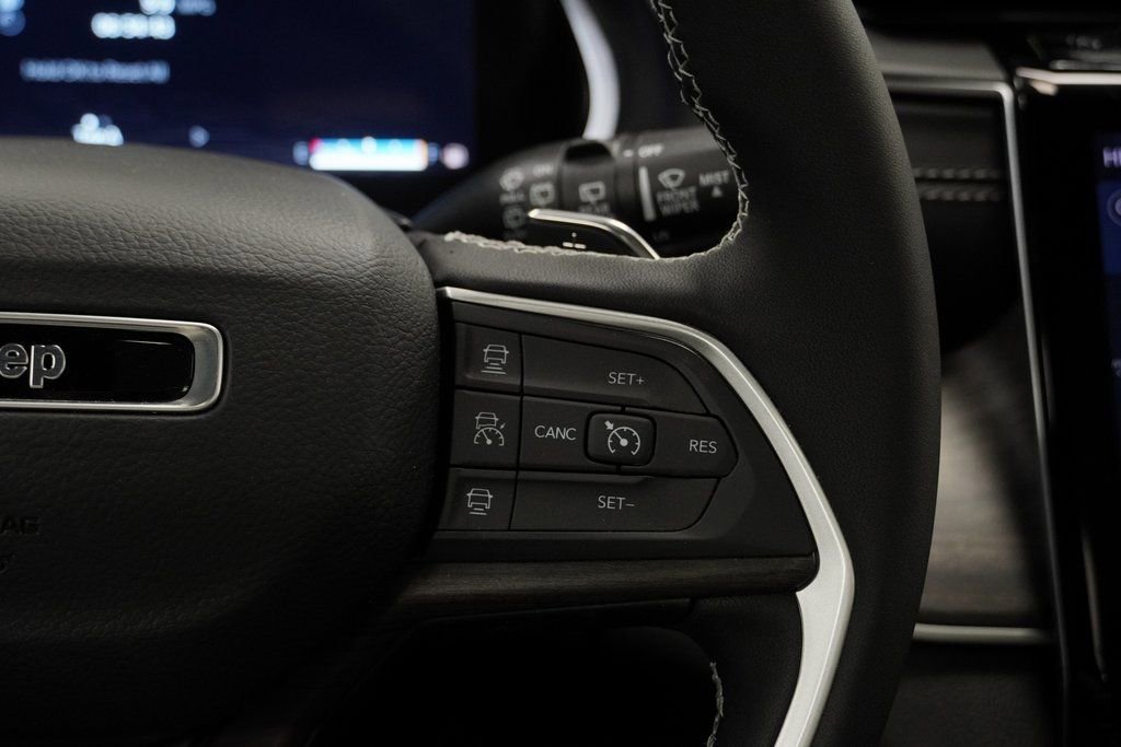 New 2025 Jeep Grand Cherokee L Limited image 30