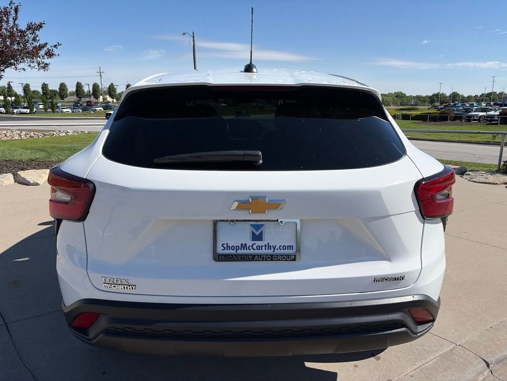 Used 2024 Chevrolet Trax LS w/ LS Convenience Package FWD image 14