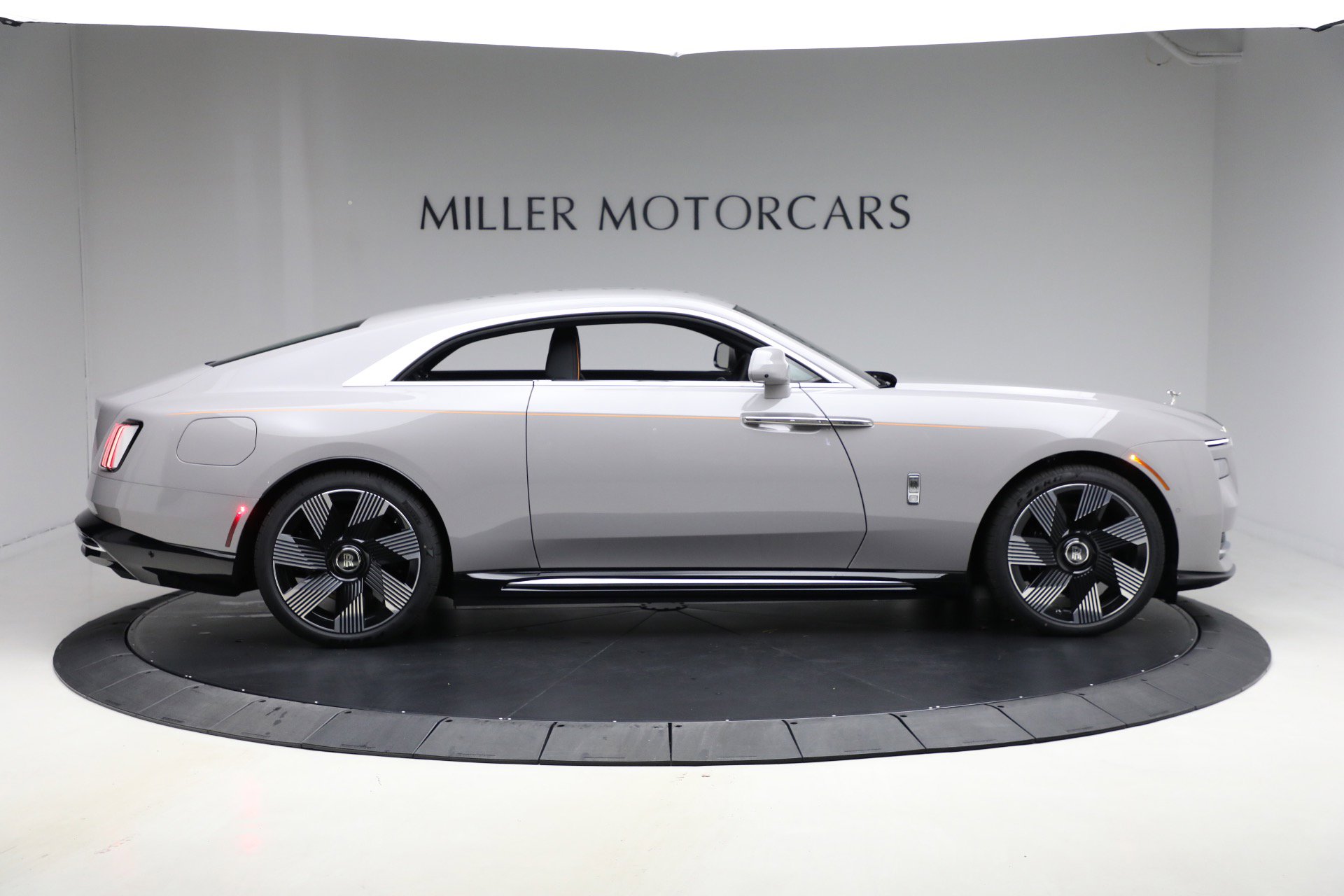 New 2026 Rolls-Royce Spectre image 3