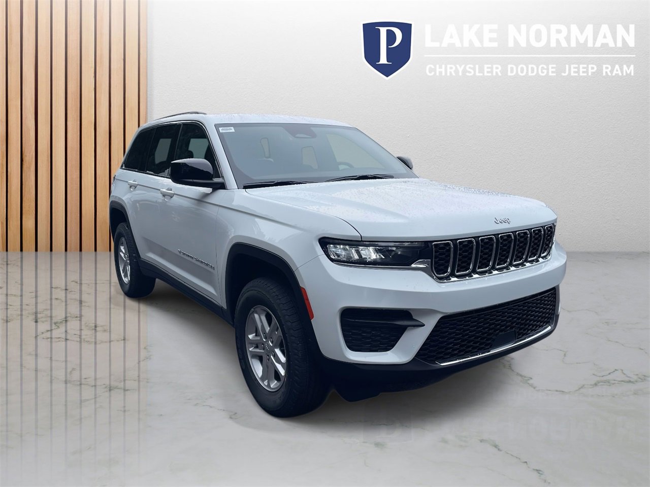 New 2025 Jeep Grand Cherokee Laredo w/ Luxury Tech Group I image 2