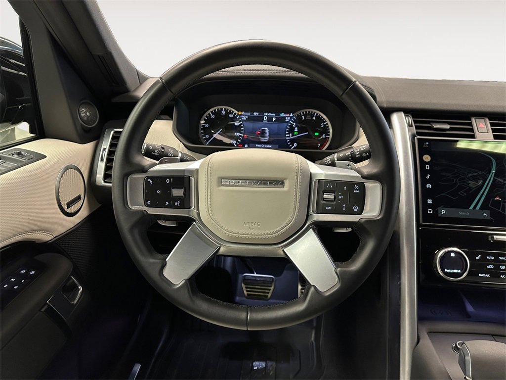 Used 2023 Land Rover Discovery Metropolitan Edition image 12