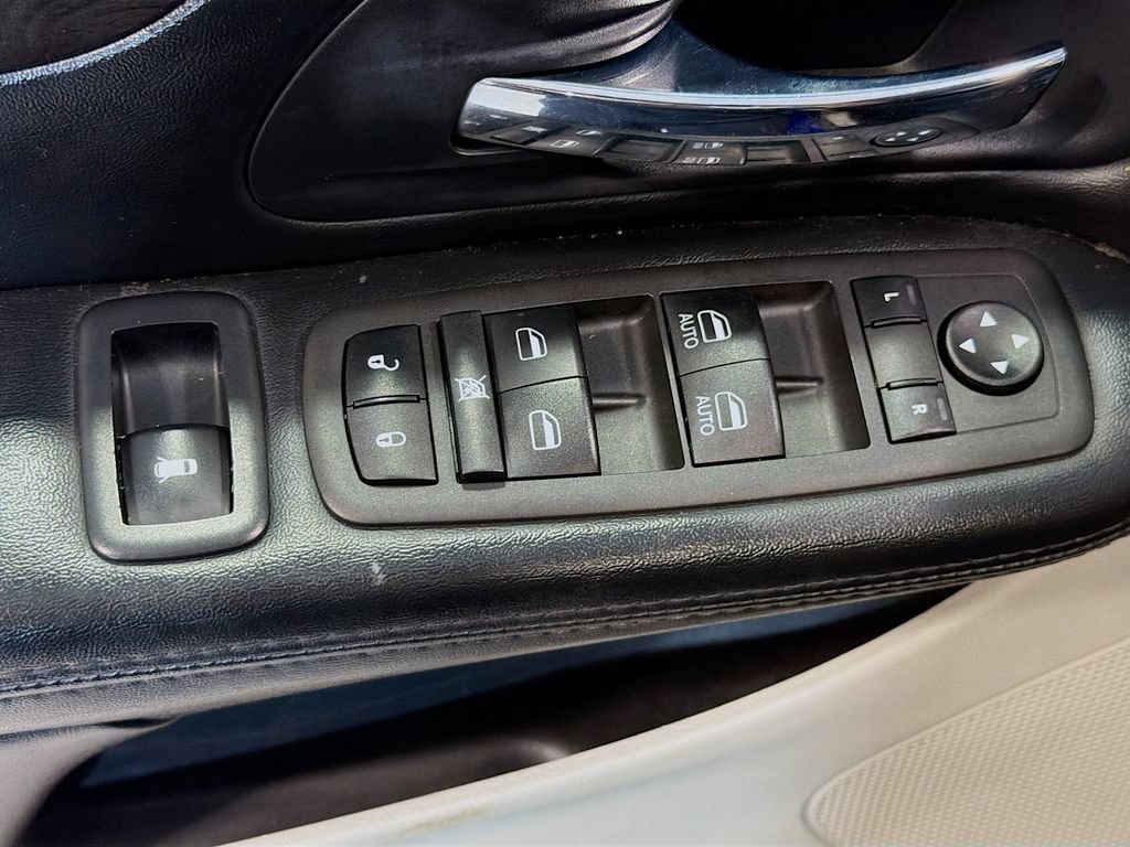 Used 2019 Dodge Grand Caravan SE w/ UConnect Hands-Free Group FWD image 17