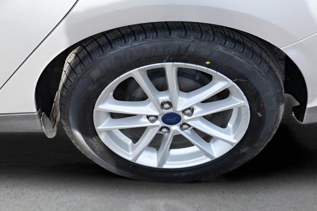 Used 2016 Ford Focus SE w/ SE Power Seat Package image 24