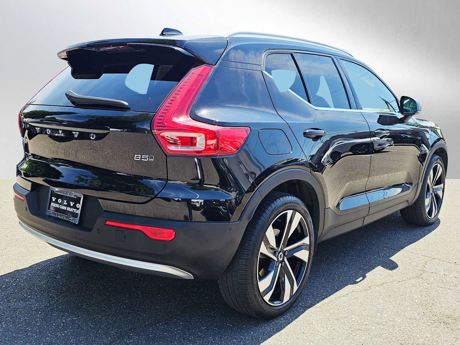 New 2026 Volvo XC40 B5 Ultra w/ Protection Package Premier AWD/4WD image 3
