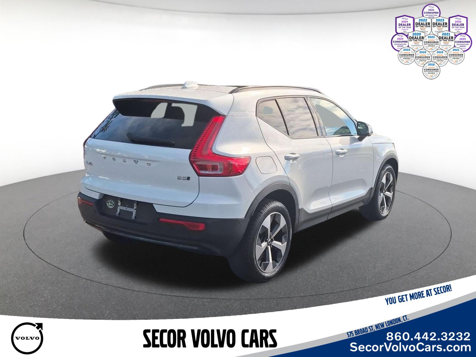 Used 2023 Volvo XC40 B5 Plus w/ Driver Assist Package AWD/4WD image 6