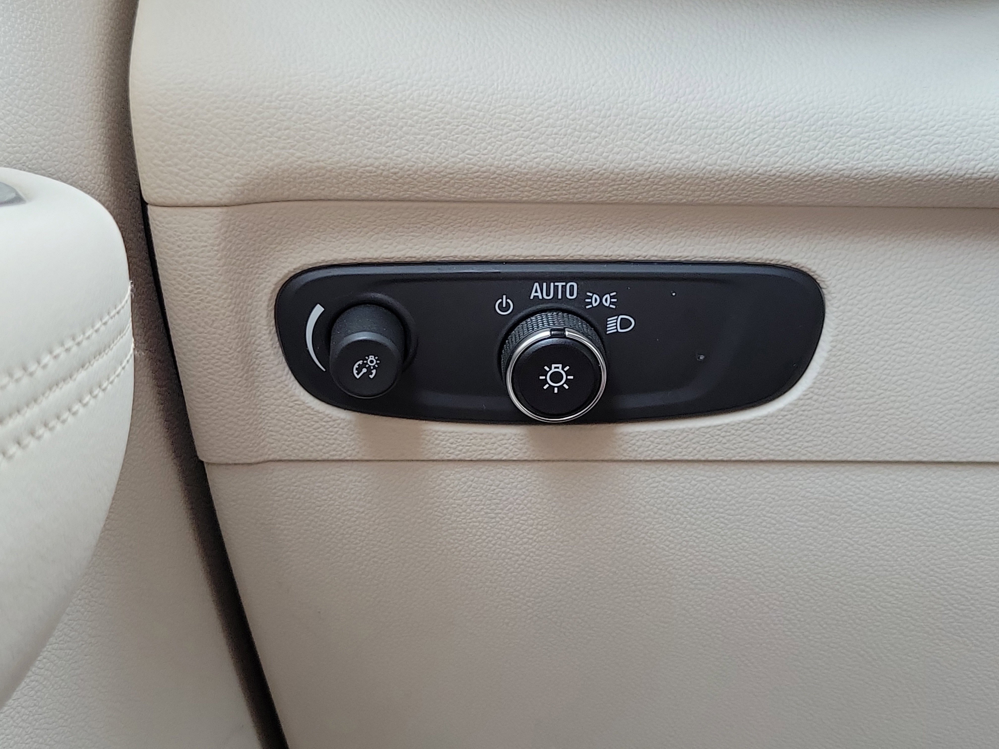 Used 2023 Buick Envision Preferred image 29