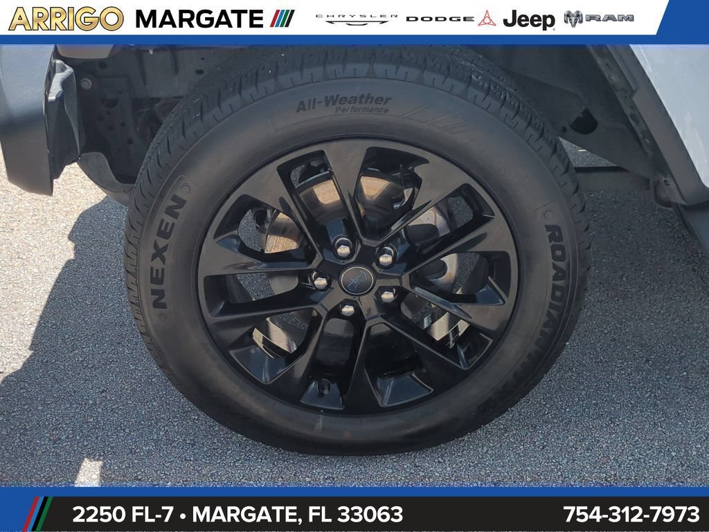 Used 2025 Jeep Wrangler Unlimited Sahara AWD/4WD image 11