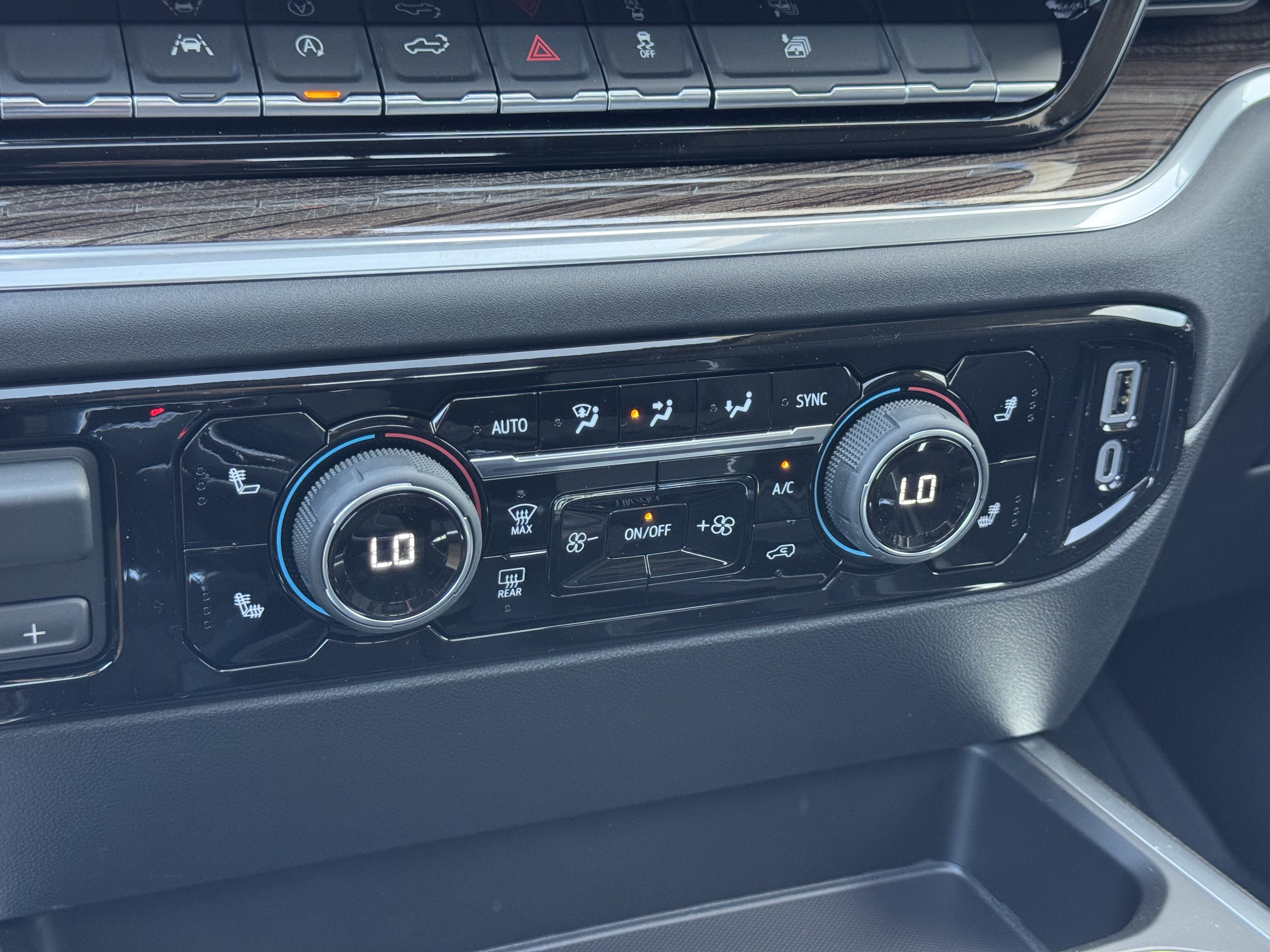New 2026 Chevrolet Silverado 1500 RST AWD/4WD image 36