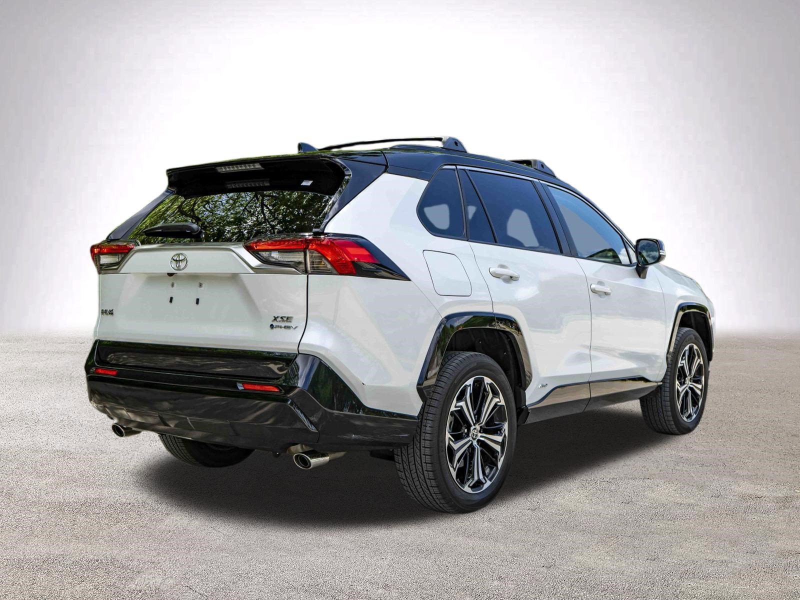 Used 2025 Toyota RAV4 XSE w/ Weather Package image 9