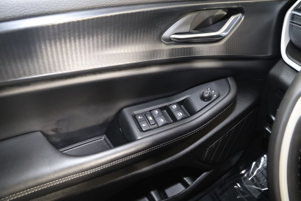 Used 2024 Jeep Grand Cherokee Altitude AWD/4WD image 28