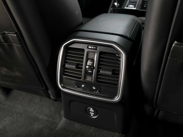 Certified 2026 Porsche Macan AWD/4WD image 25