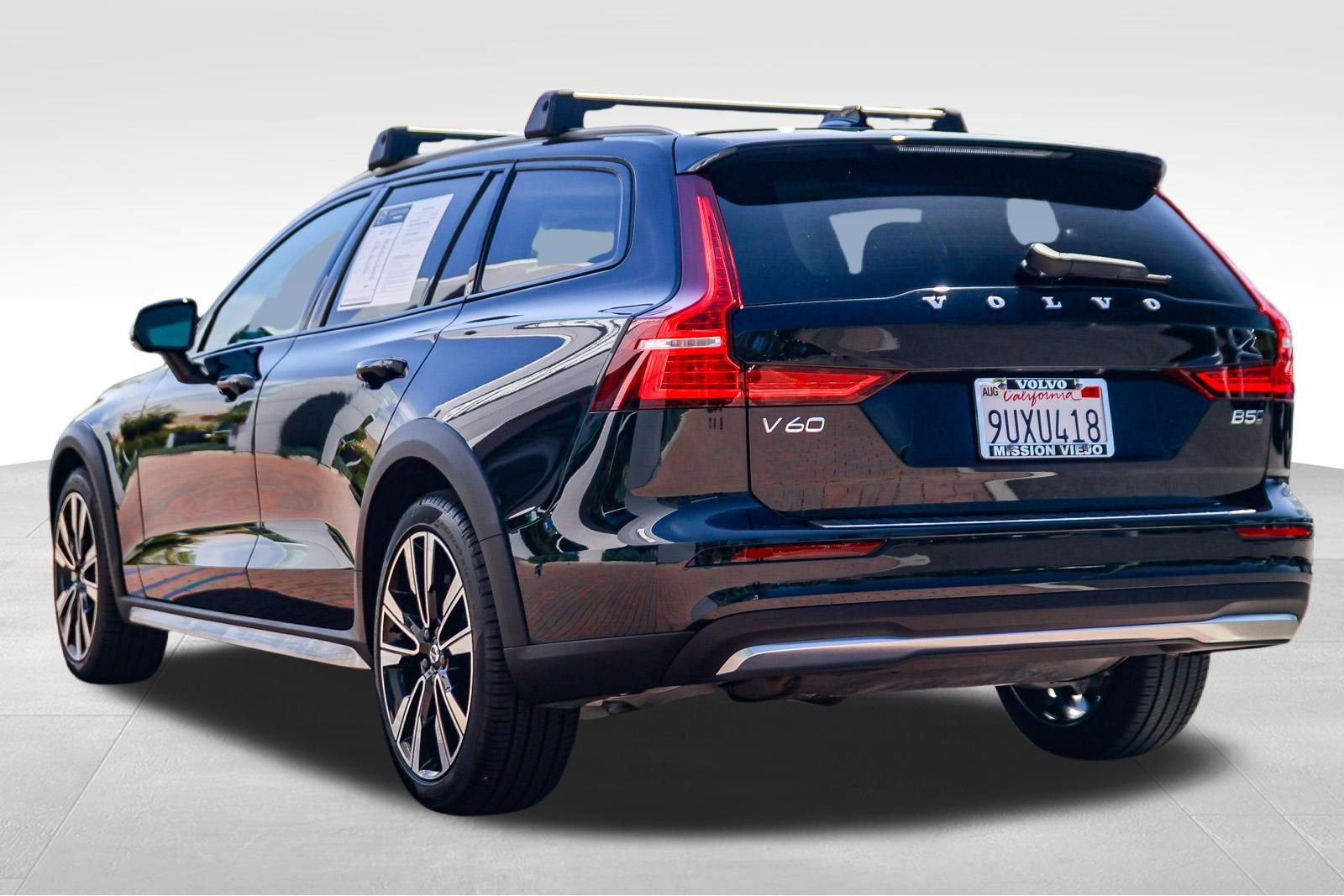 Used 2025 Volvo V60 B5 Cross Country Ultra w/ Protection Package Premier AWD/4WD image 5