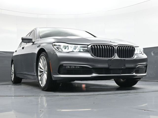 Used 2018 BMW 740i image 37