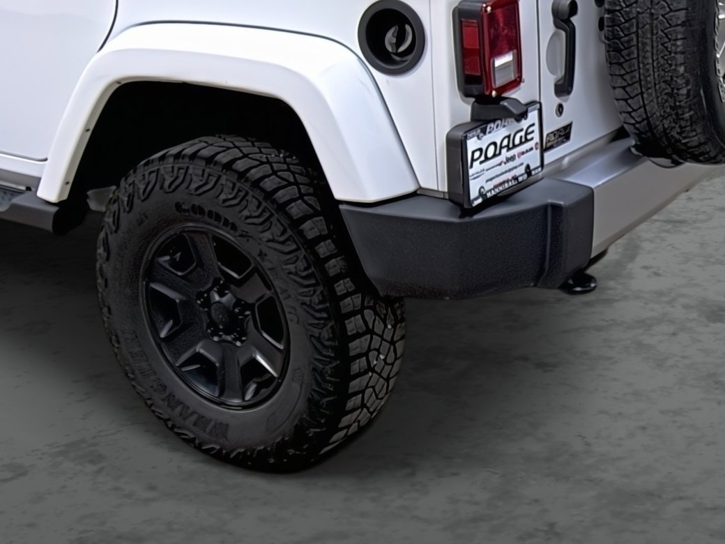 Used 2017 Jeep Wrangler Unlimited Sahara w/ Dual Top Group image 9