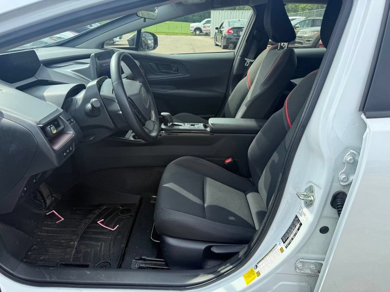 Used 2023 Toyota Prius Prime FWD image 3