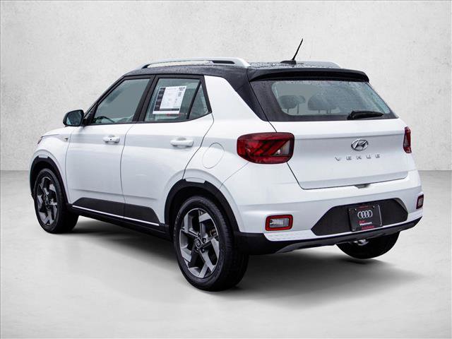 Used 2023 Hyundai Venue Limited image 7
