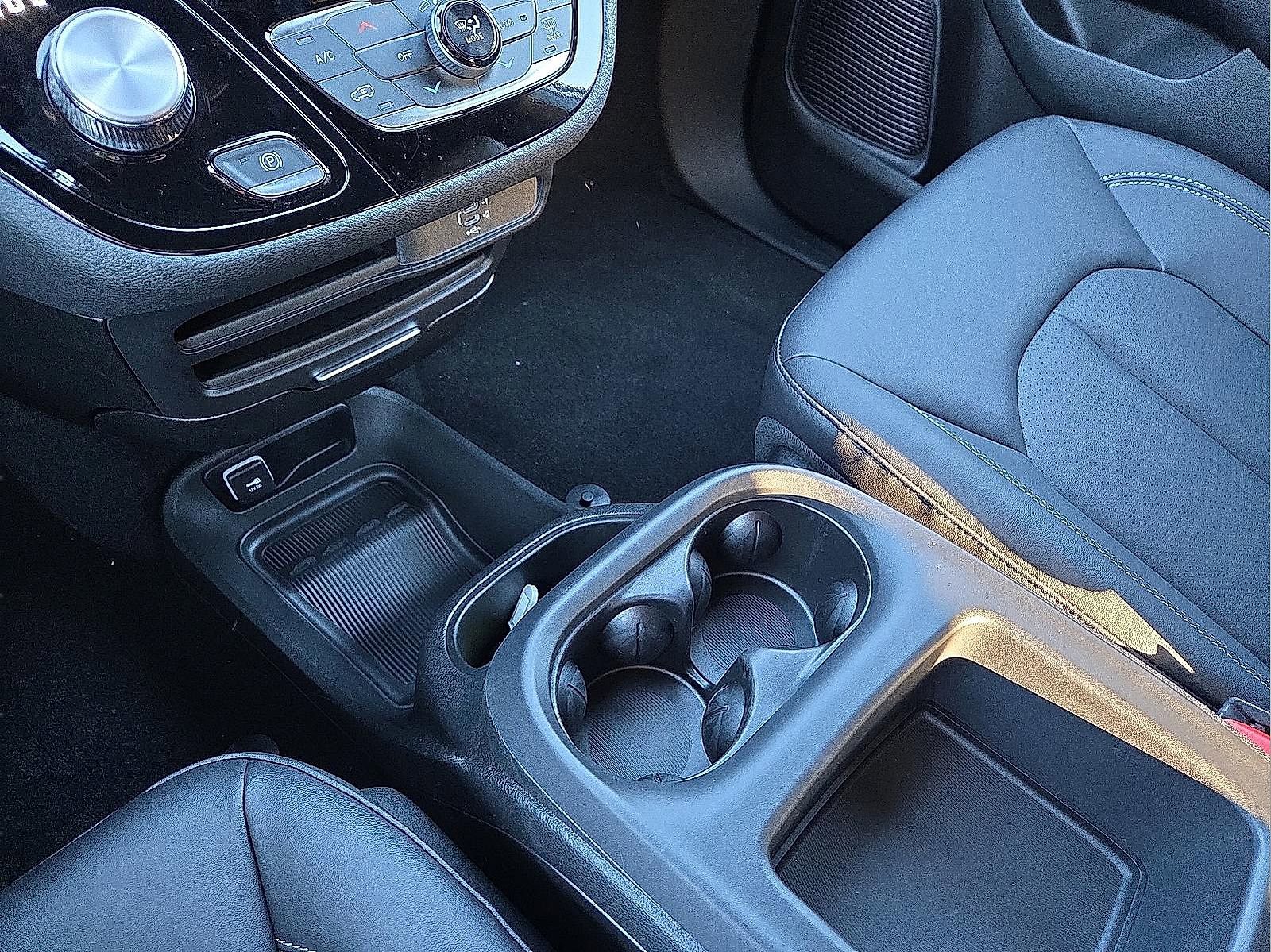 New 2026 Chrysler Pacifica Select w/ S Appearance Package image 25