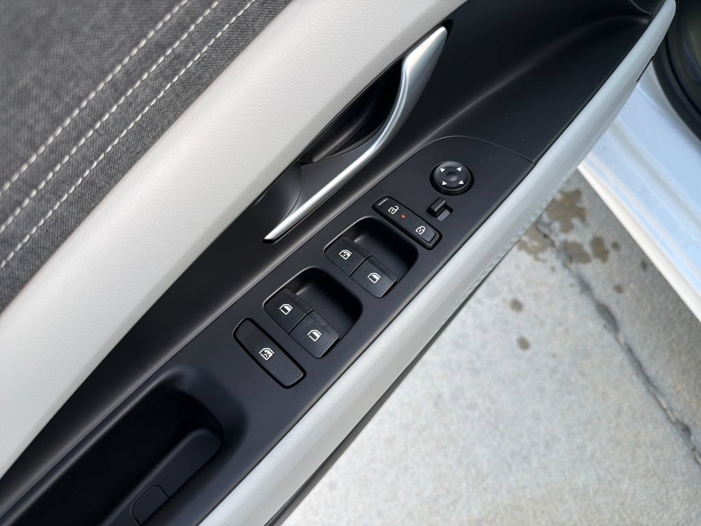 New 2026 Hyundai Elantra Limited FWD image 15