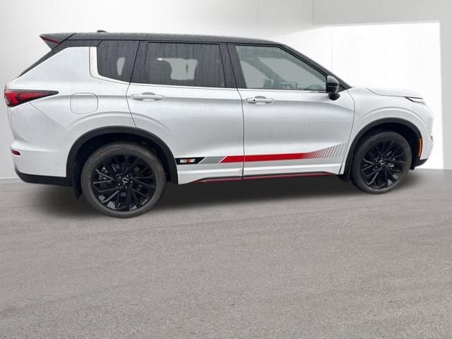 Used 2024 Mitsubishi Outlander SE image 5
