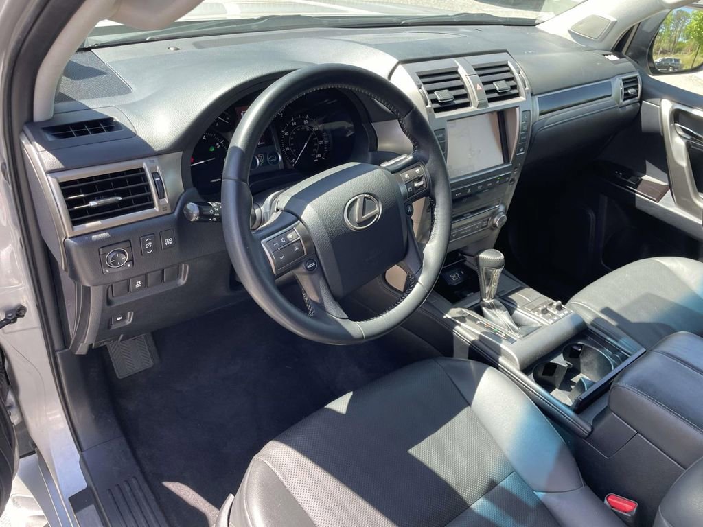 Used 2014 Lexus GX 460 image 16