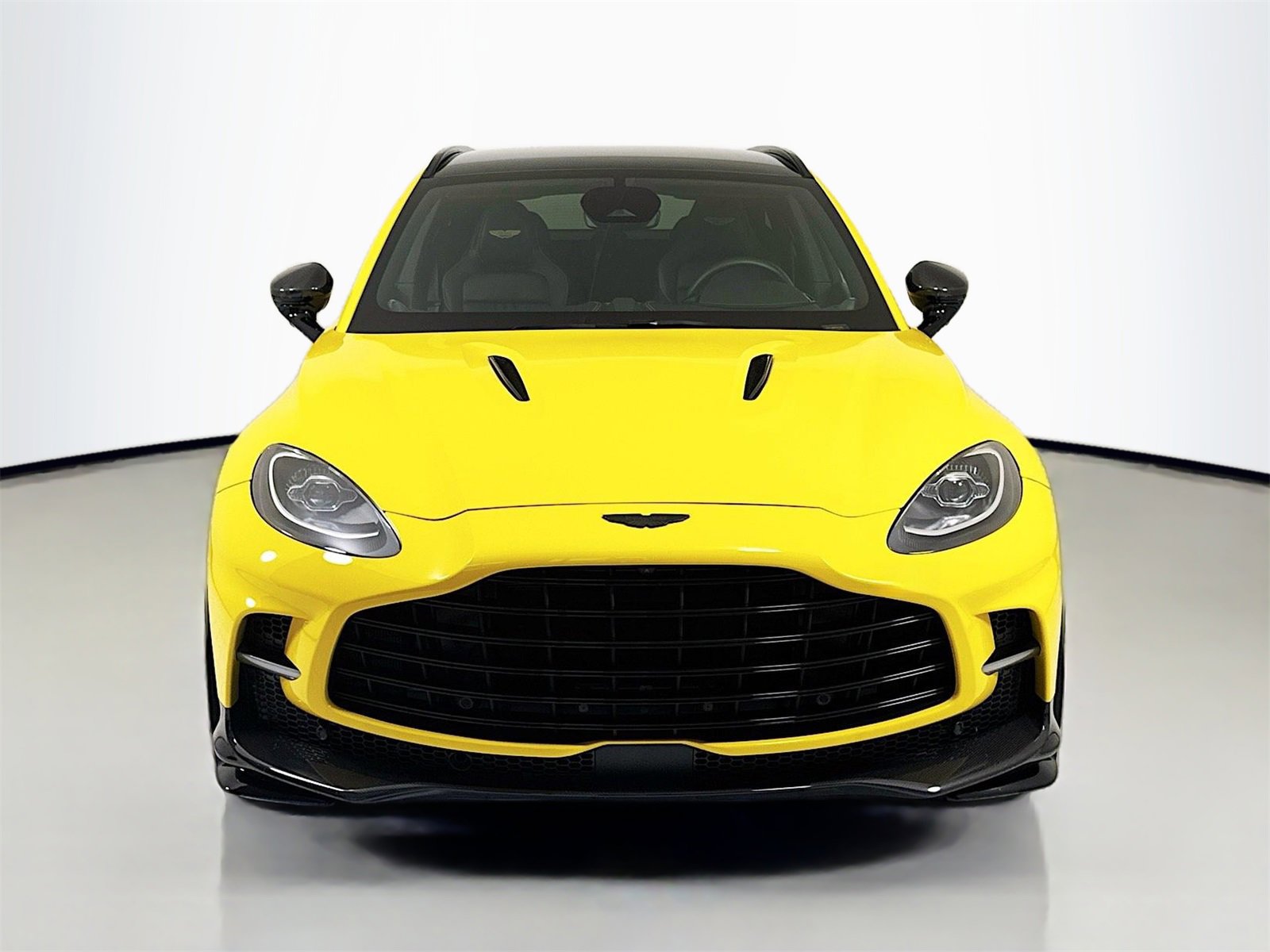 Used 2025 Aston Martin DBX 707 image 3