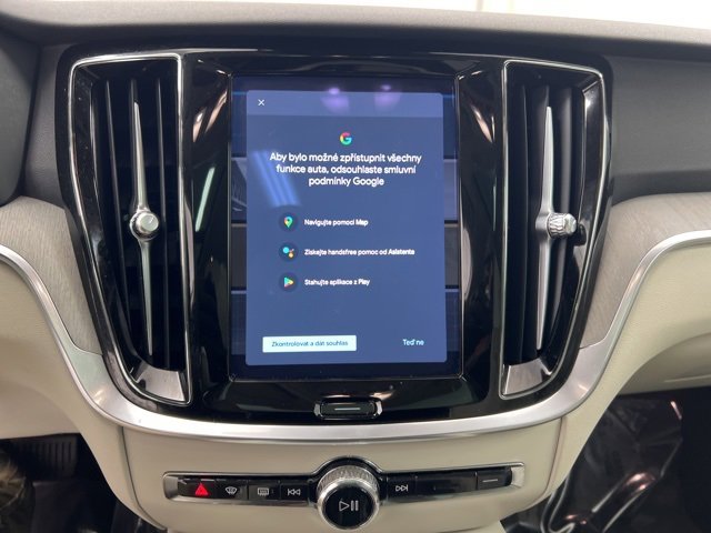 Used 2023 Volvo V60 B5 Cross Country Plus w/ Climate Package image 22