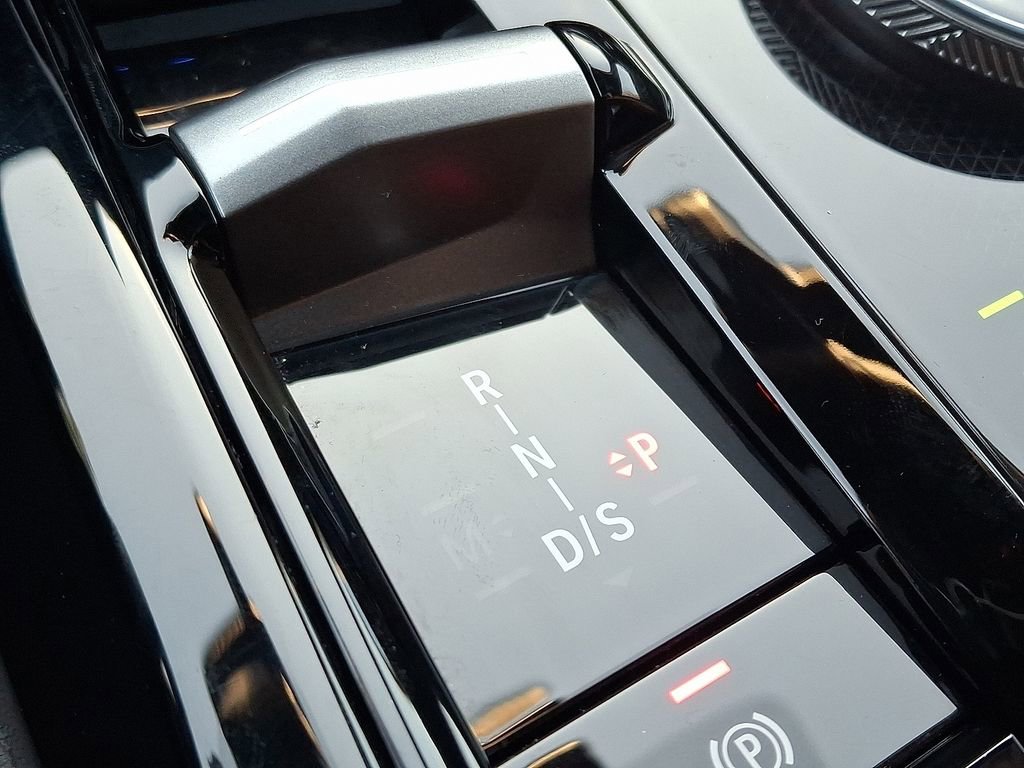 Used 2025 BMW 530i xDrive image 16