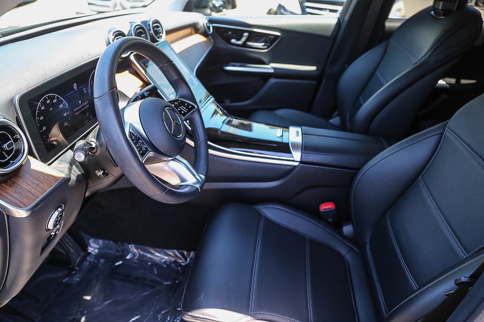 Used 2025 Mercedes-Benz GLC 350e 4MATIC image 16