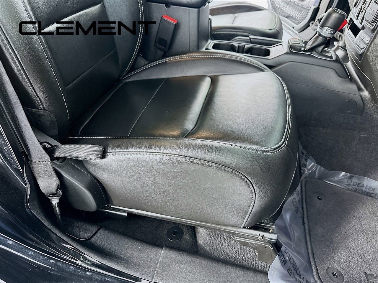 Used 2023 Jeep Wrangler Unlimited Sahara w/ Cold Weather Group image 32