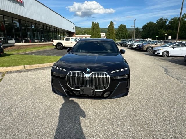 Used 2025 BMW 740i xDrive AWD/4WD image 7