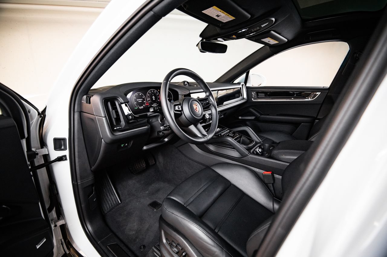 Certified 2026 Porsche Cayenne Coupe AWD/4WD image 4