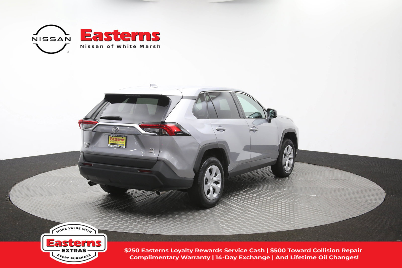 Used 2025 Toyota RAV4 LE AWD/4WD image 39
