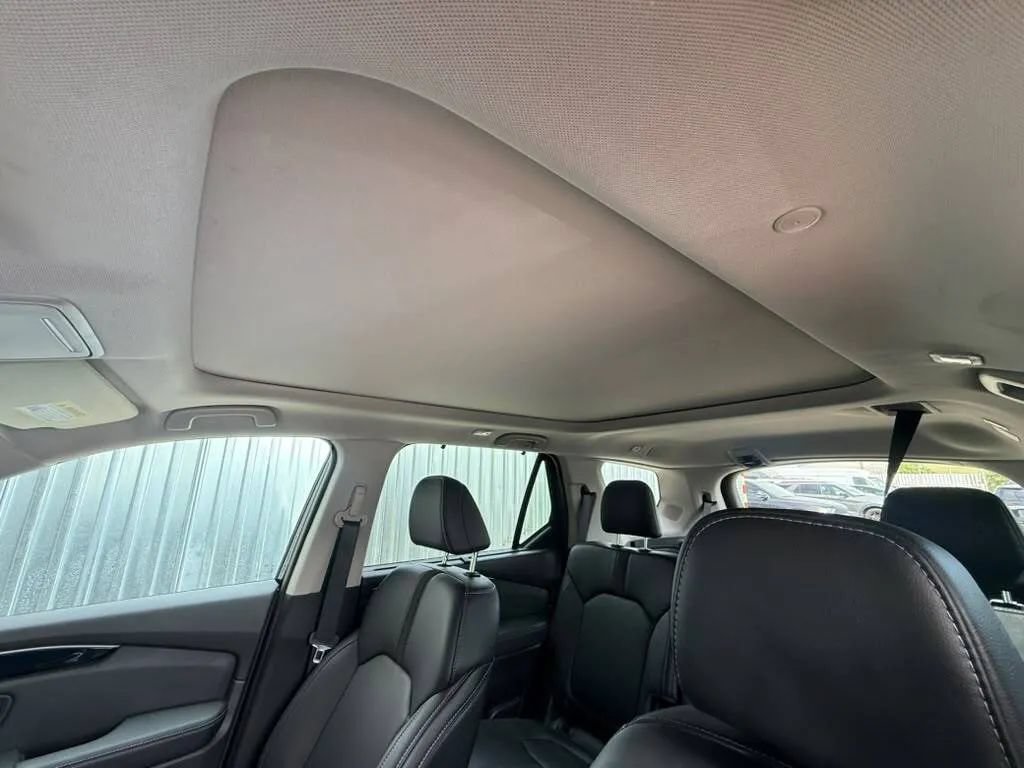 Used 2025 Honda Pilot Touring image 14